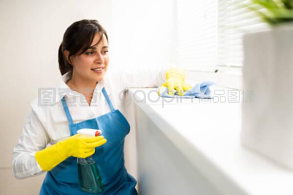 專業(yè)的房屋清潔服務(wù)。